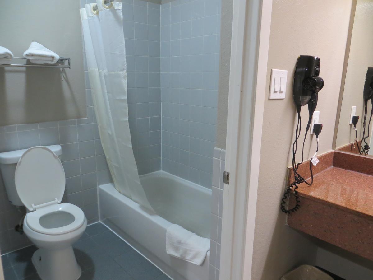 Regency Suites Iah Beltway 8 Houston Bagian luar foto